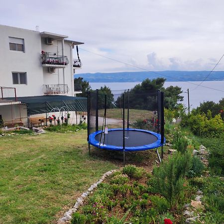 Apartment With 2 Balconies And Sea View Omis Exterior photo